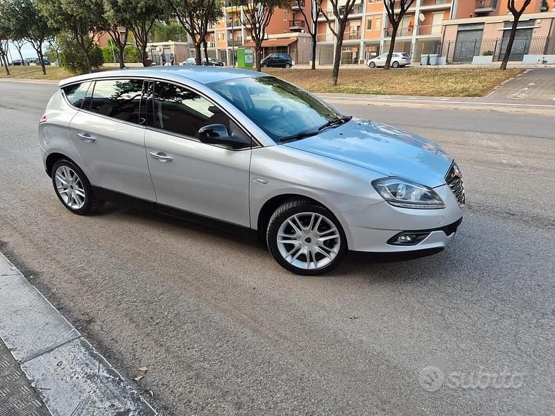 Grigio Usata 2014 Lancia Delta Due volumi | 6499 € (Cara) - Immagine 1/4