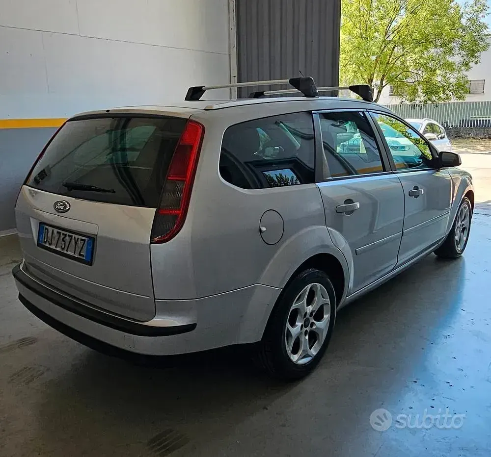 Usata Ford Focus 90 CV (66 kW) 2007 Grigio Station wagon