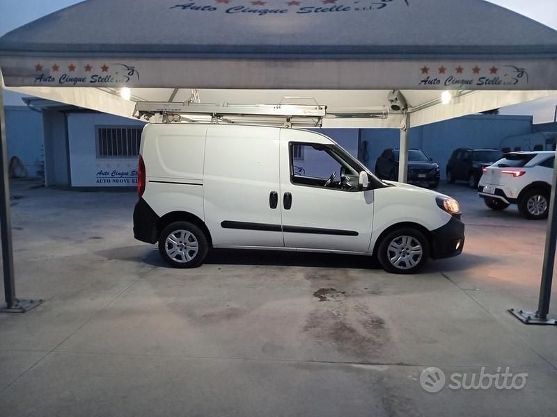 Usata Fiat Doblò 105 CV (77 kW) 2019 Bianco Monovolume