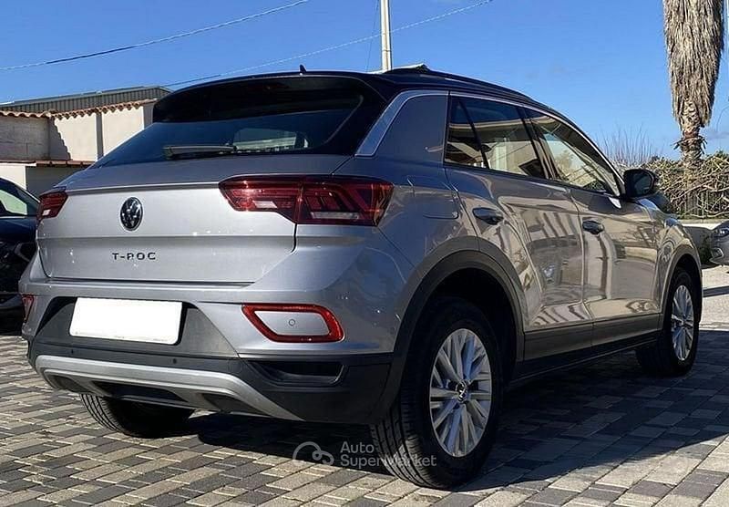 Usata VW T-Roc Life 116 CV (85 kW) 2023 Nero SUV