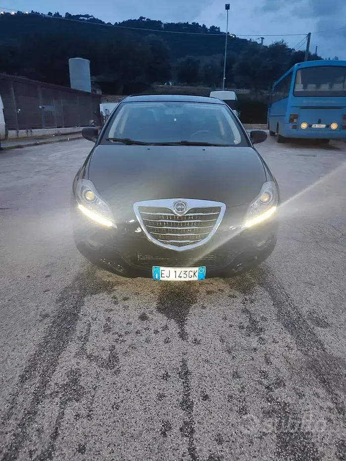 Usata Lancia Delta 120 CV (88 kW) 2011 Nero Utilitaria