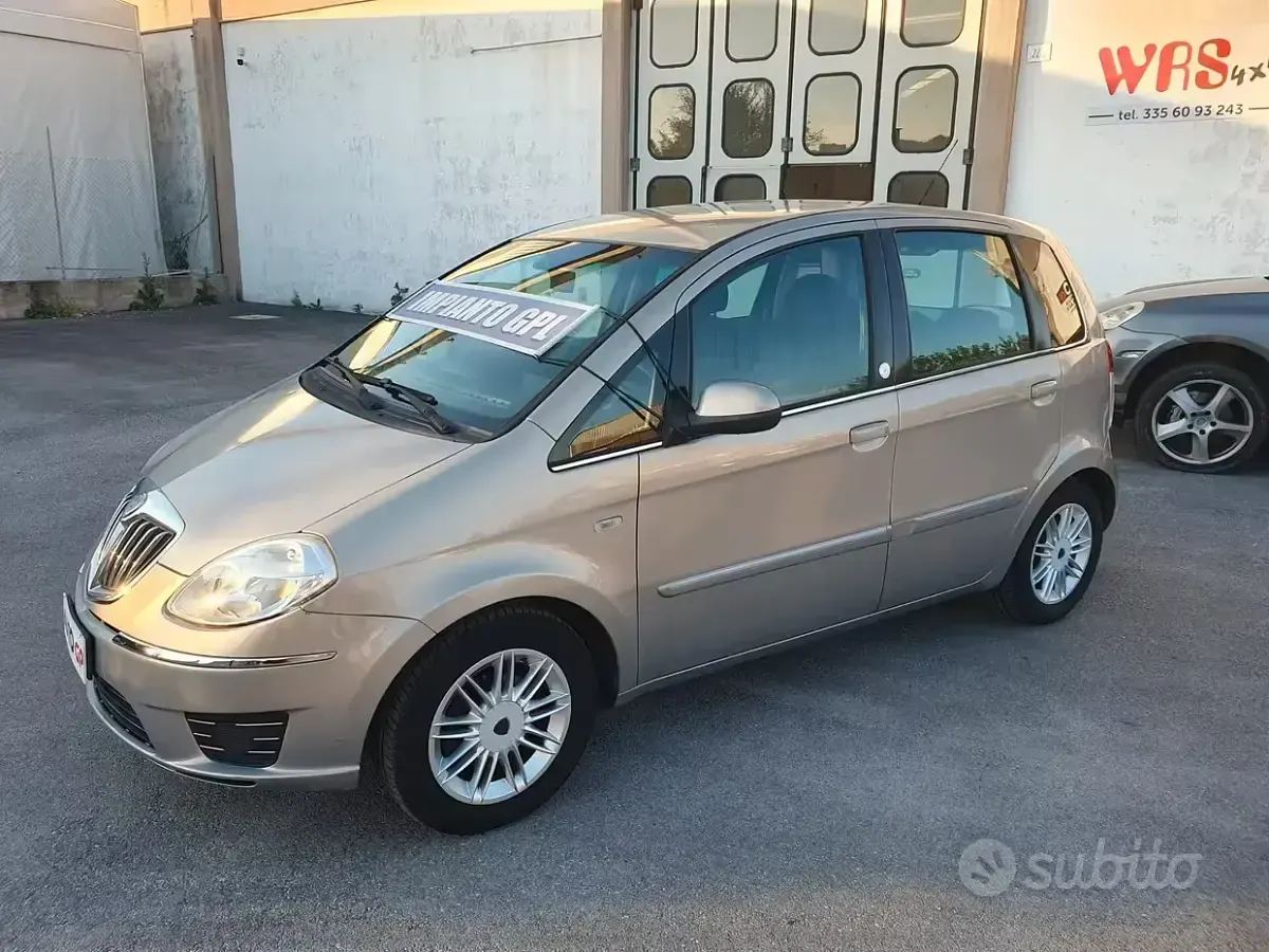 Usata Lancia Musa 77 CV (56 kW) 2011 Marrone Monovolume