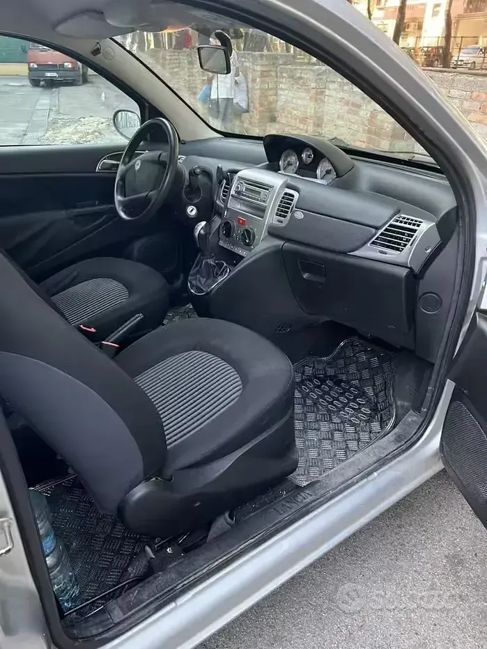 Usata Lancia Ypsilon 69 CV (50 kW) 2007 Grigio Utilitaria