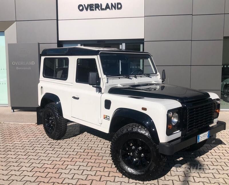 Bianco Usata 2007 Land Rover Defender SUV | 22.800 € - Immagine 1/4