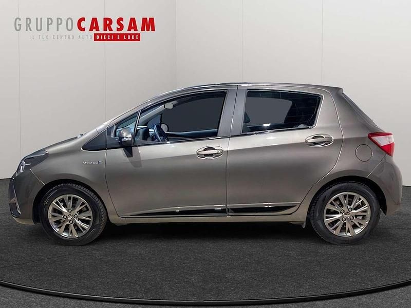 Usata Toyota Yaris Active 111 CV (81 kW) 2017 Marrone Utilitaria