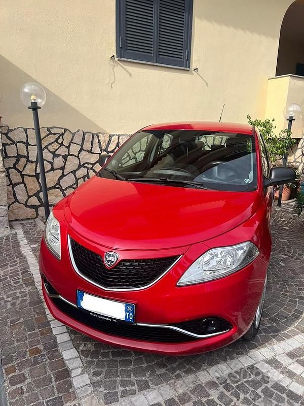 Rosso Usata 2016 Lancia Ypsilon Due volumi | 7199 € - Immagine 1/4