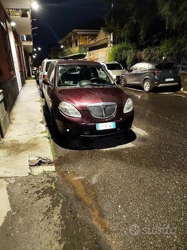 Usata Lancia Ypsilon 60 CV (44 kW) 2014 Rosso Utilitaria