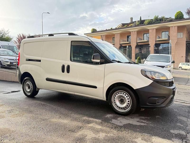 Usado Fiat Doblò 105 HP (77 kW) 2021 Branco Monovolume
