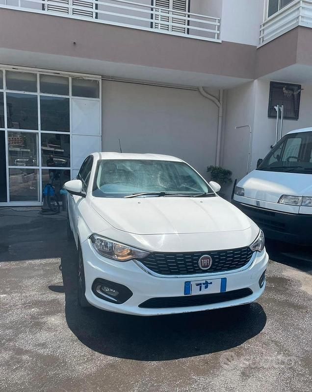 Usata Fiat Tipo Lounge 120 CV (88 kW) 2015 Bianco Berlina