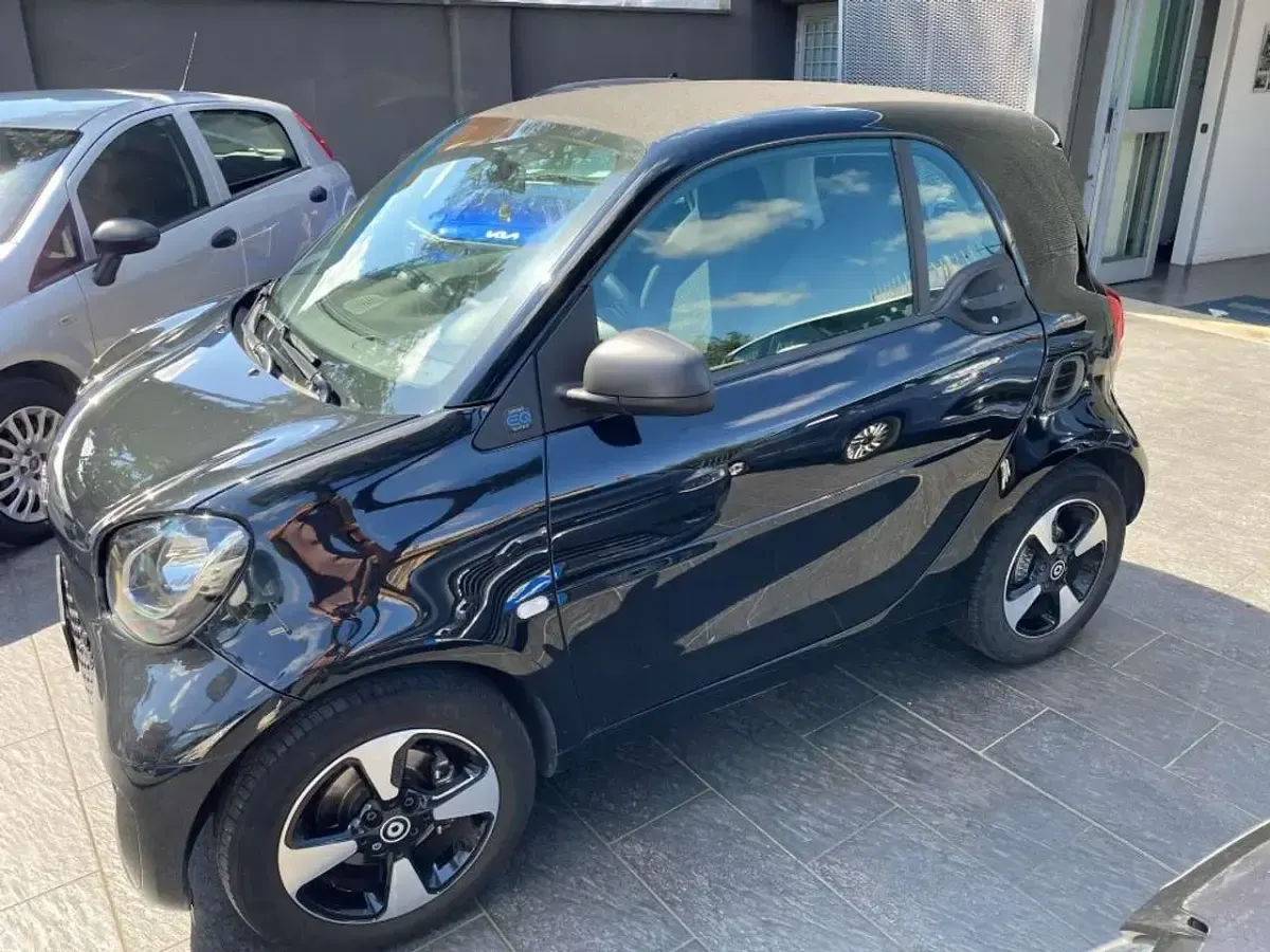 Usata Smart ForTwo Coupé Pulse 41 kW (56 CV) 2022 Nero Utilitaria