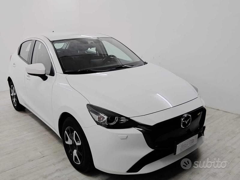 Usata Mazda 2 75 CV (55 kW) 2024 Bianco Utilitaria