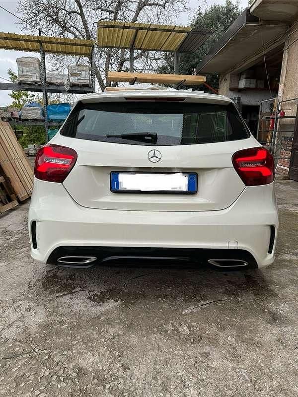 Usata Mercedes A180 Premium 109 CV (80 kW) 2017 Bianco Utilitaria