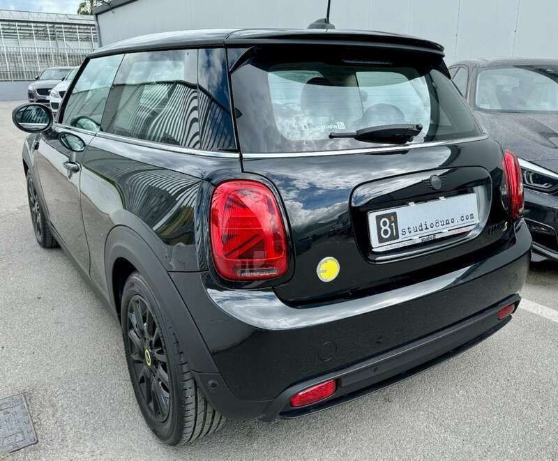 Usata Mini Cooper SE Classic 75 kW (102 CV) 2023 Nero Utilitaria