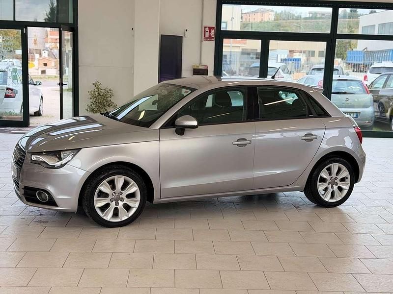 Usata Audi A1 Sportback Attraction 86 CV (63 kW) 2015 Argento Utilitaria