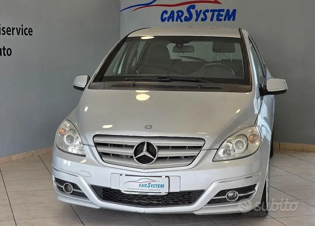 Usata Mercedes B200 140 CV (102 kW) 2009 Grigio Monovolume