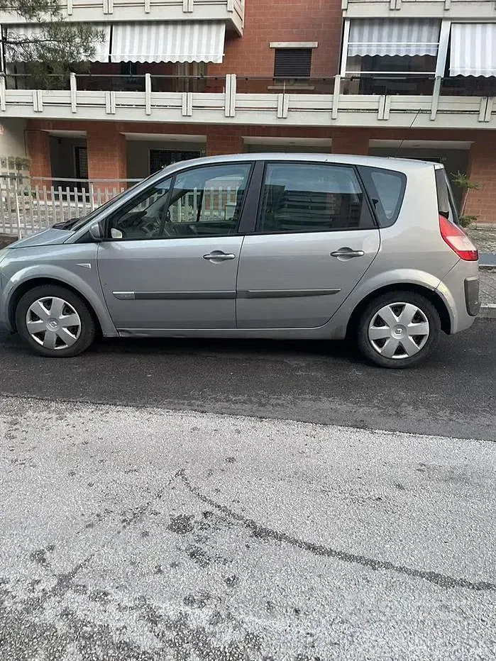 Usata Renault Scénic 82 CV (60 kW) 2003 Grigio Monovolume