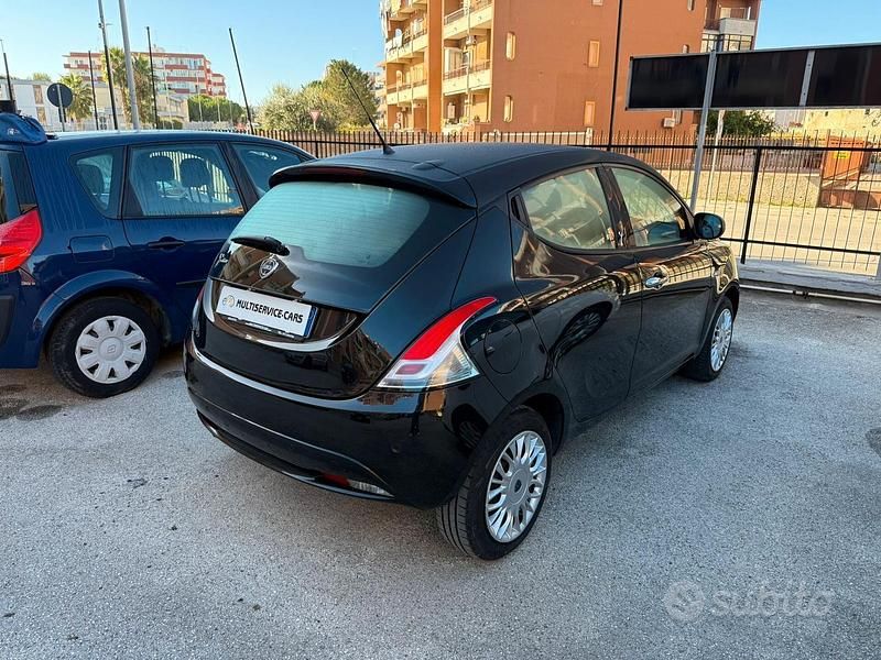Usata Lancia Ypsilon Gold 69 CV (50 kW) 2018 Nero Utilitaria