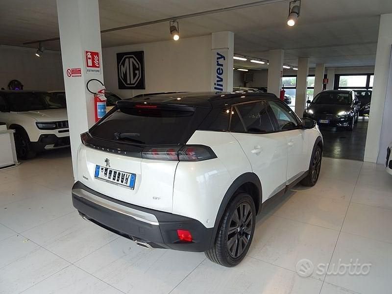 Usata Peugeot 2008 GT 131 CV (96 kW) 2021 Bianco SUV