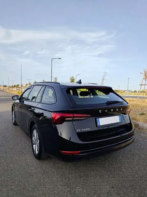 Usata Skoda Octavia Executive 150 CV (110 kW) 2020 Nero Station wagon