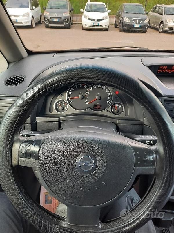 Usata Opel Meriva Cosmo 101 CV (74 kW) 2007 Nero Monovolume