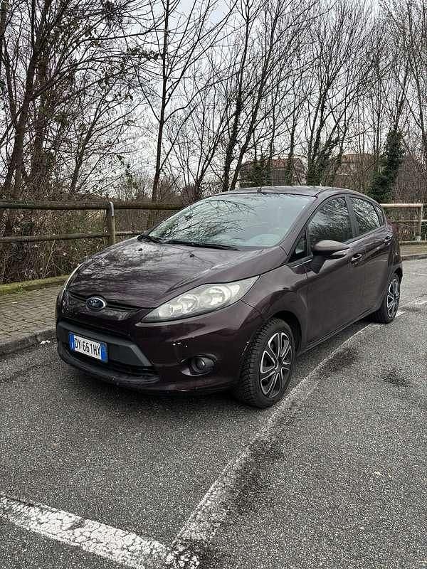 Usata Ford Fiesta Titanium 82 CV (60 kW) 2009 Lilla Utilitaria