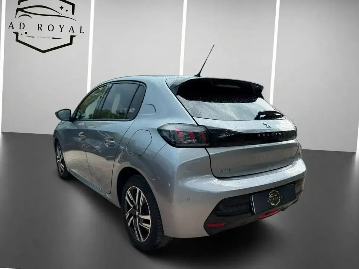 Usata Peugeot 208 Allure 102 CV (75 kW) 2022 Argento Utilitaria