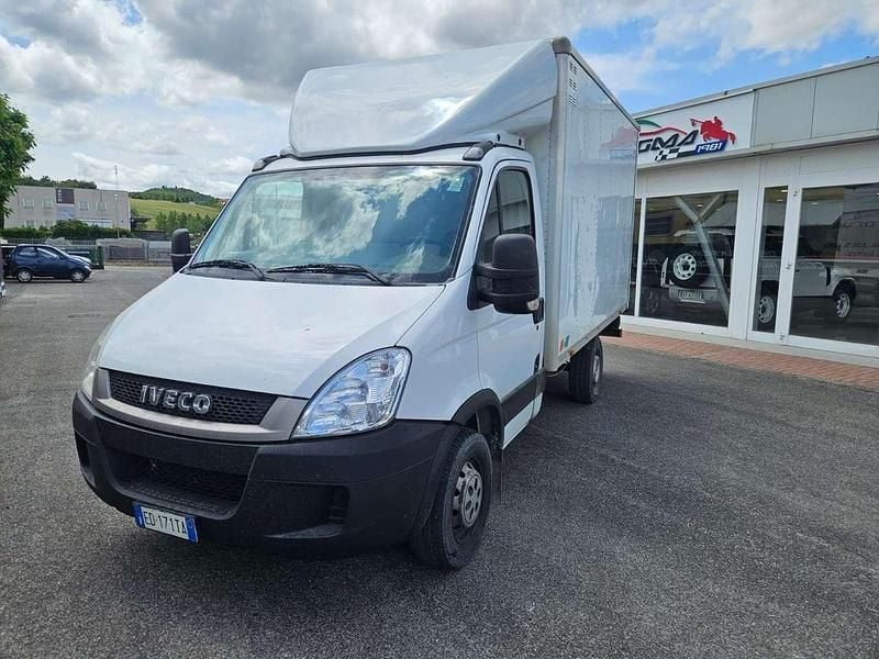 Bianco Usata 2011 Iveco Daily Furgone | 9800 € (Buon prezzo) - Immagine 1/4