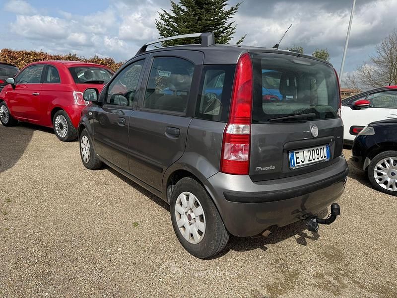 Usata Fiat Panda 69 CV (50 kW) 2011 Gray Utilitaria
