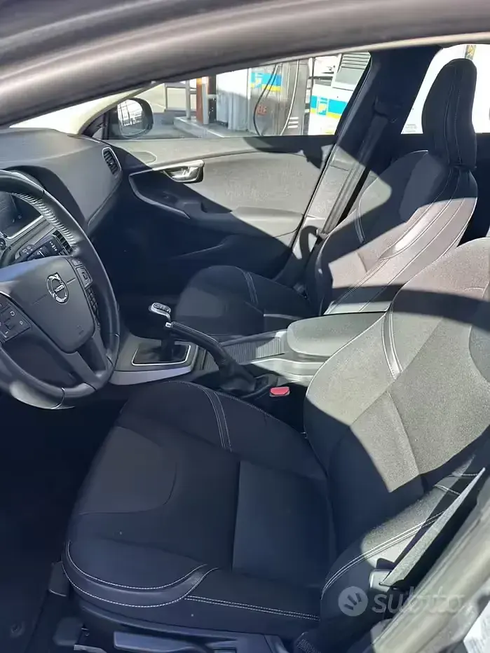 Gebraucht Volvo V40 120 PS (88 kW) 2018 Grau Limousine