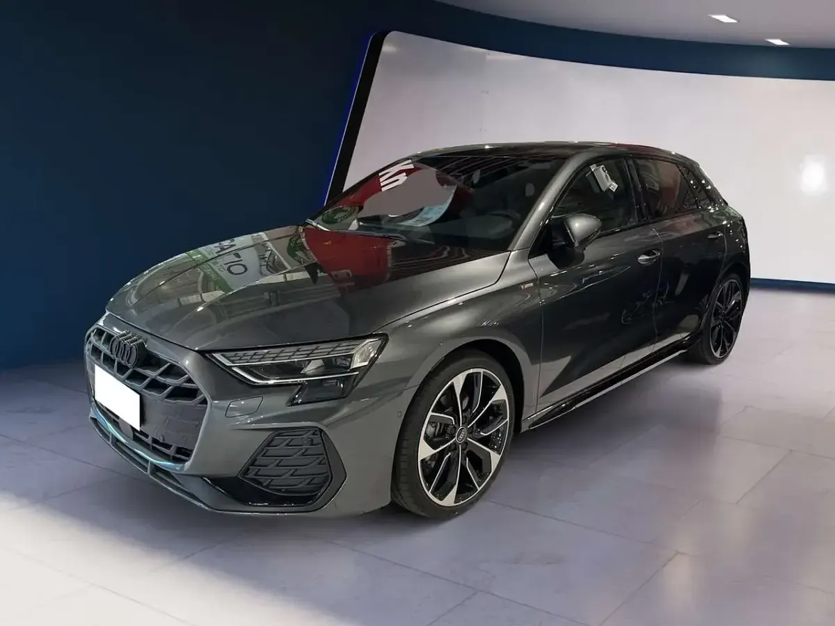 Nuova Audi A3 S-Line 150 CV (110 kW) 2025 Grigio Berlina