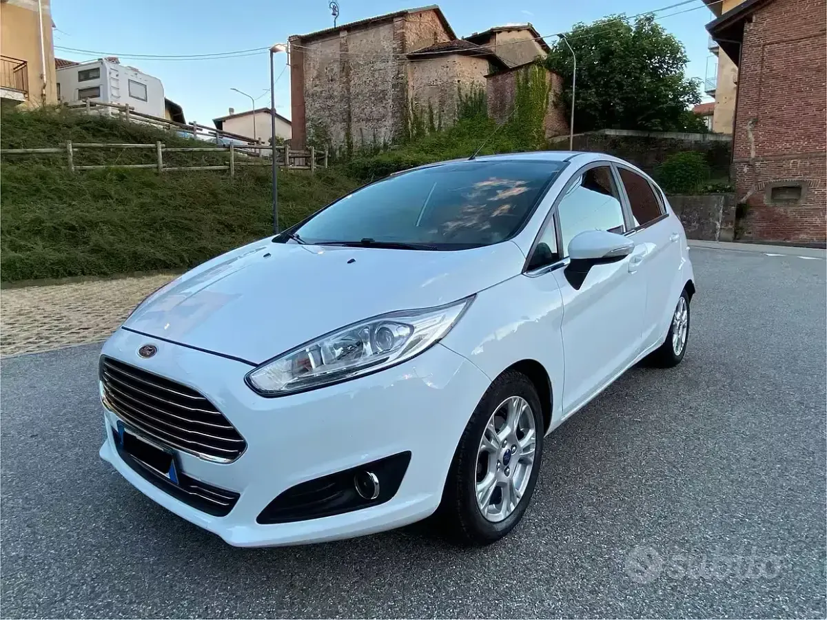 Usata Ford Fiesta ST-Line 95 CV (69 kW) 2016 Bianco Utilitaria
