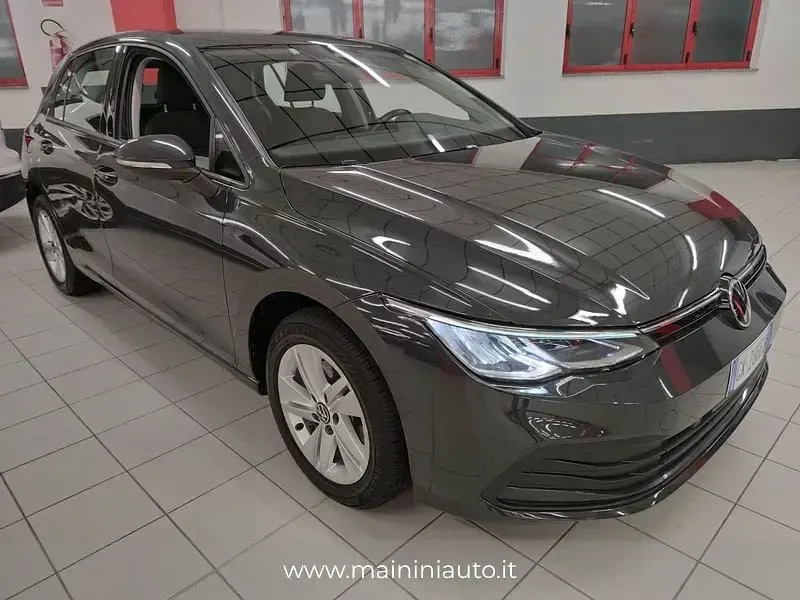 Usata VW Golf VIII Life 110 CV (80 kW) 2022 Grigio Berlina