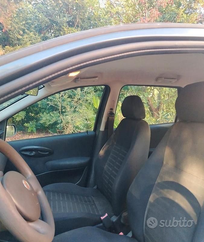 Gebraucht Fiat Punto 77 PS (56 kW) 2009 Grau Kleinwagen