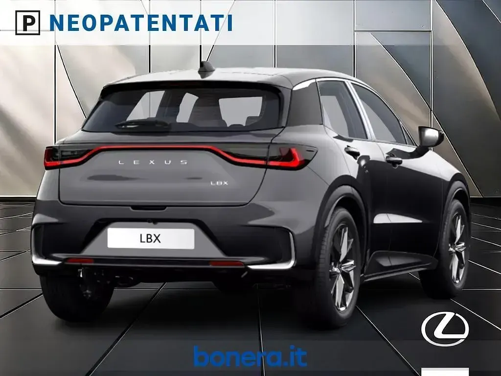Nuova Lexus LBX 136 CV (100 kW) 2026 Grigio SUV