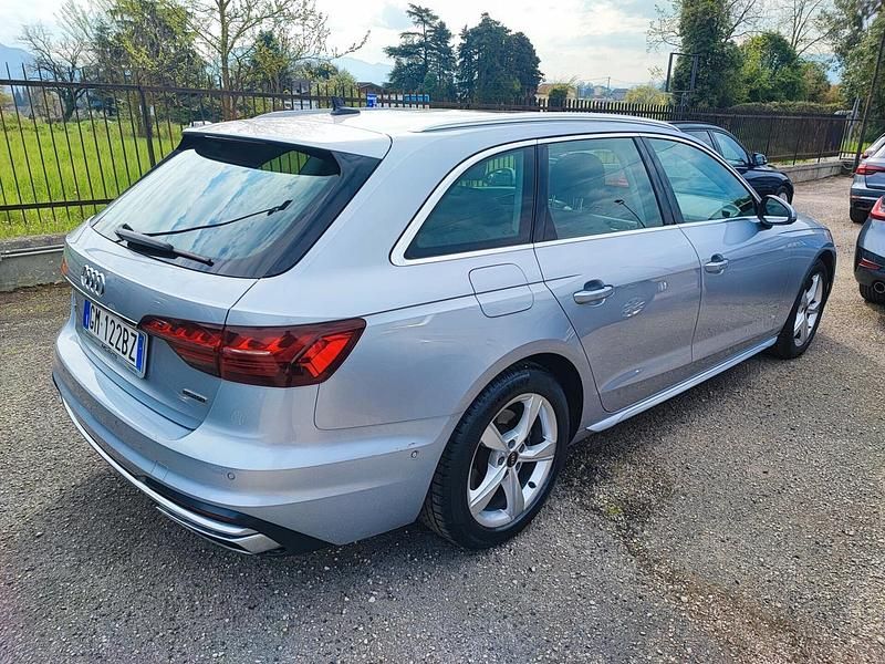 Usado Audi A4 203 CV (149 kW) 2022 Plateado Familiar
