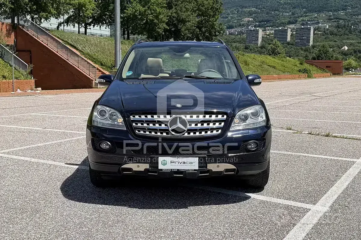 Usata Mercedes ML500 Chrome 306 CV (225 kW) 2006 Nero SUV