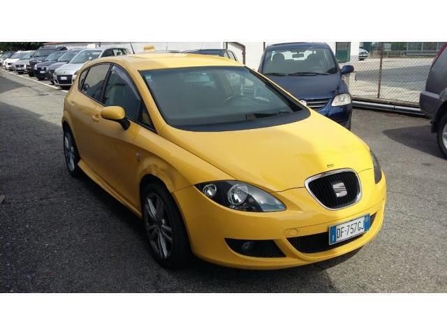 Usata Seat Leon Sport 140 CV (102 kW) 2007 Giallo pastello Berlina