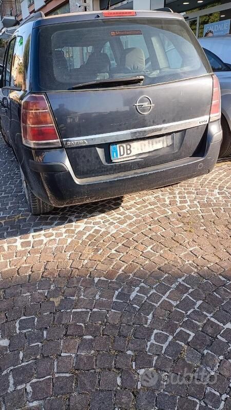 Usata Opel Zafira Club 101 CV (74 kW) 2006 Blu Monovolume