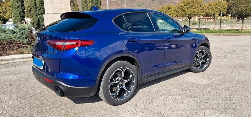 Usata Alfa Romeo Stelvio Sprint 190 CV (139 kW) 2020 Blu SUV