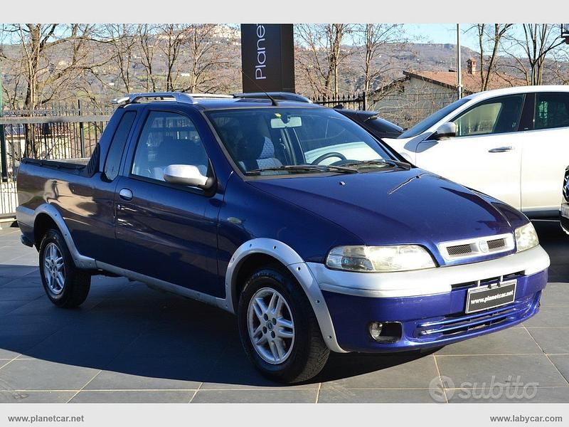 Usata Fiat Strada 80 CV (58 kW) 2006 Blu Pick-up