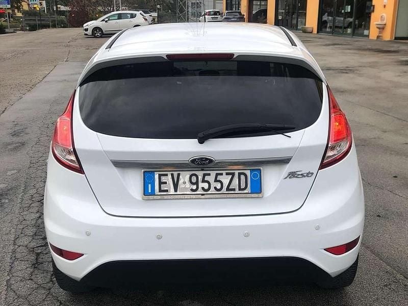 Bianco Usata 2014 Ford Fiesta Titanium Tre volumi | 3200 € (Super prezzo) - Immagine 1/4