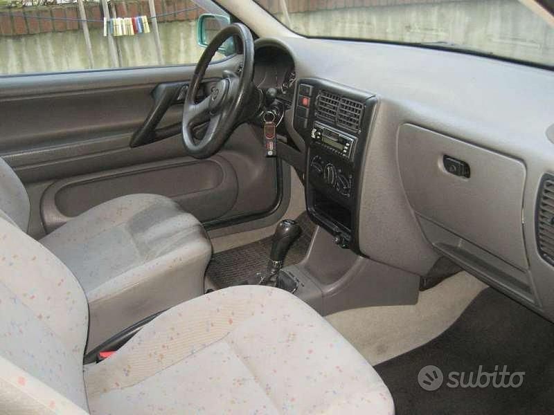 Usata VW Polo 50 CV (36 kW) 1997 Verde Berlina