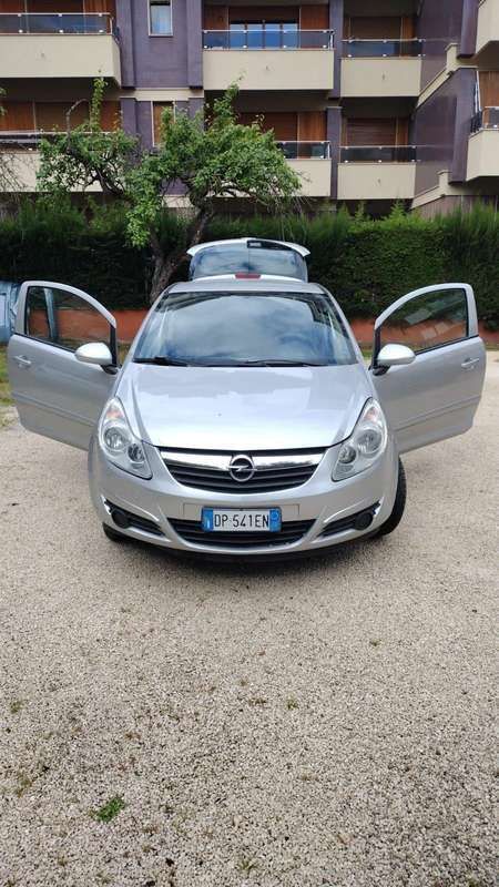 Usata 2008 Opel Corsa Enjoy Tre volumi | 2000 € (Ottimo prezzo) - Immagine 1/4