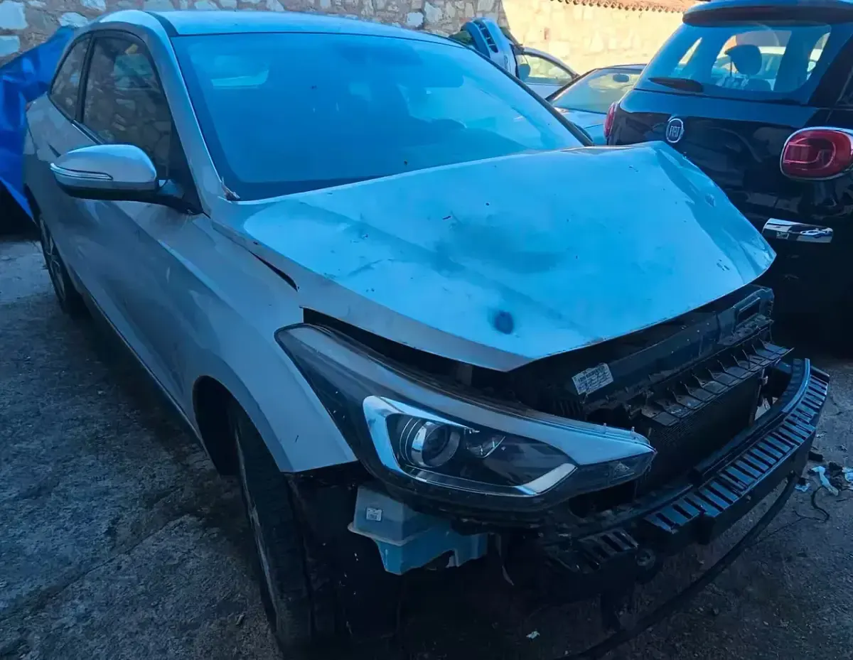 Usata Hyundai i20 84 CV (61 kW) 2015 Argento Coupé
