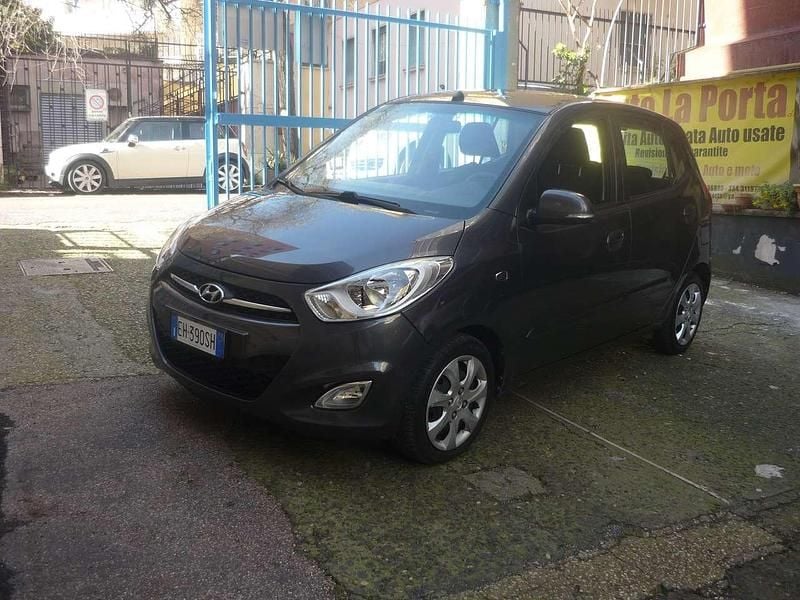 Usata Hyundai i10 Comfort 69 CV (50 kW) 2011 Grigio Utilitaria
