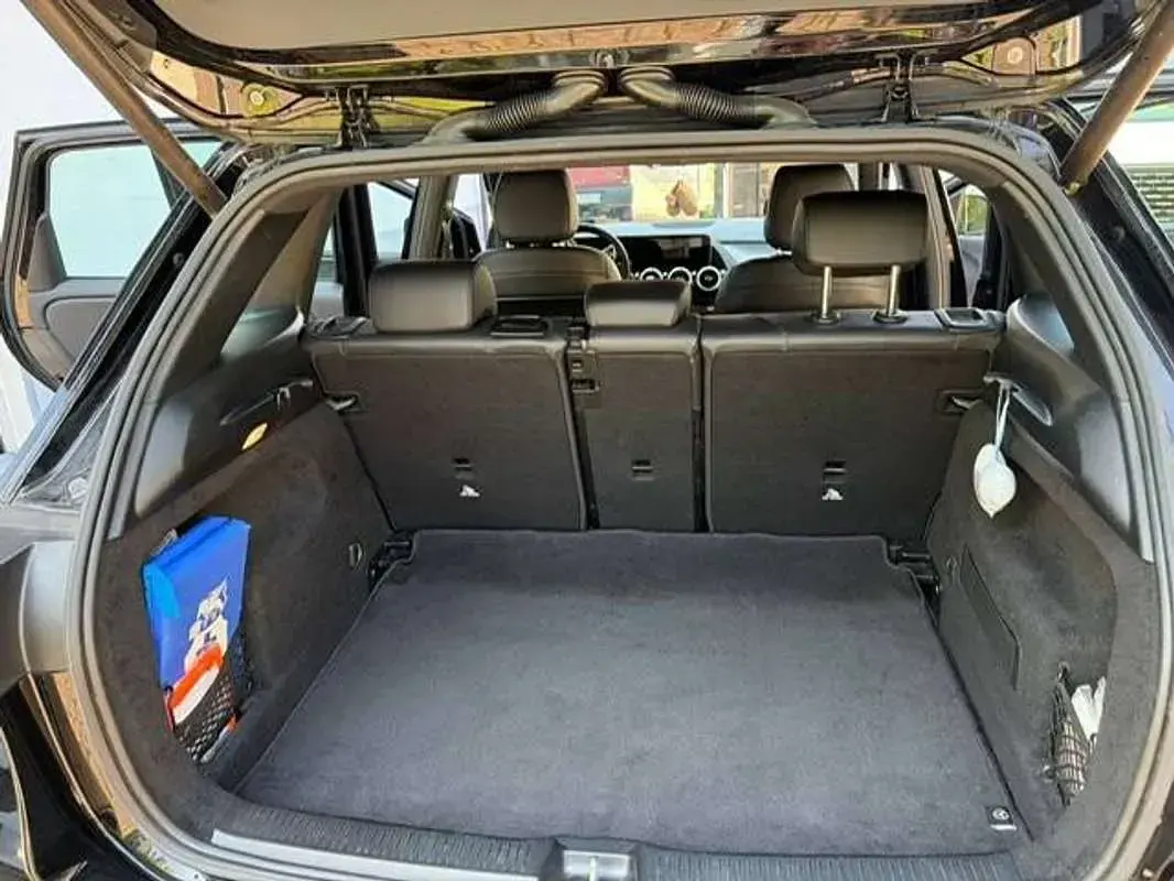 Occasion Mercedes B180 Executive 136 PK (100 kW) 2019 Zwart MPV
