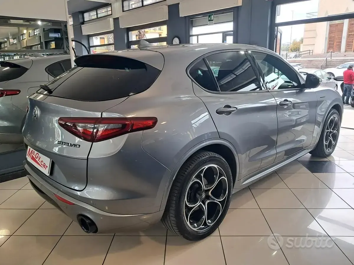 Käytetty Alfa Romeo Stelvio Veloce 210 HP (154 kW) 2021 Harmaa Katumaasturi