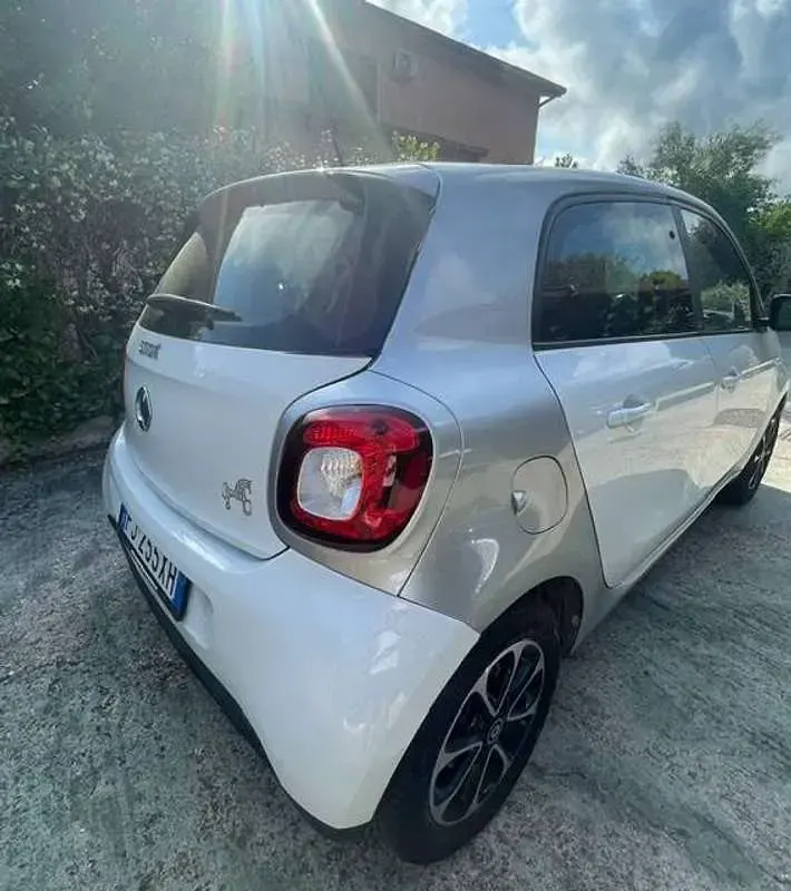 Usata Smart ForFour Passion 71 CV (52 kW) 2017 Bianco Utilitaria