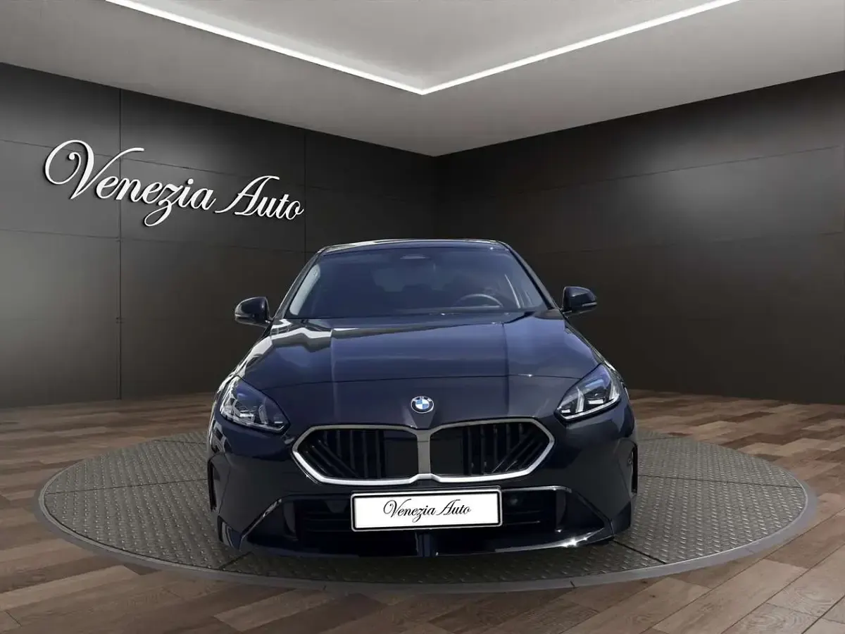 Usata BMW 116 M Sport 121 CV (88 kW) 2025 Nero Utilitaria