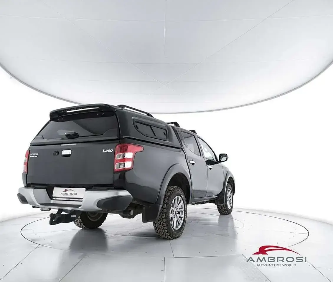Usata Mitsubishi L200 181 CV (133 kW) 2018 Nero Pick-up